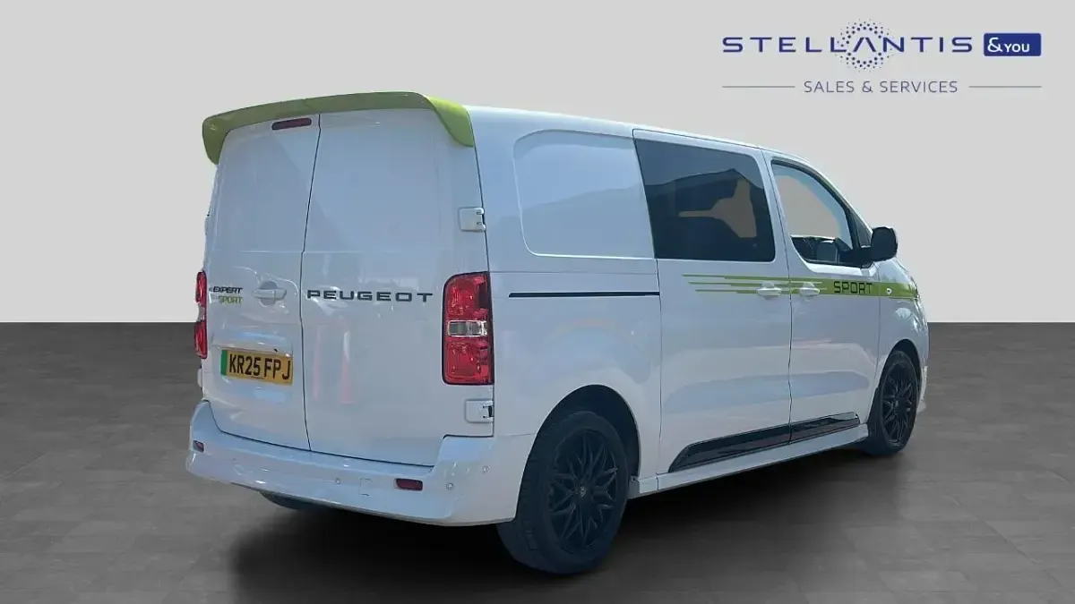 Używany Peugeot e-Expert Sport 98 kW (134 KM) 2025 Biały Van