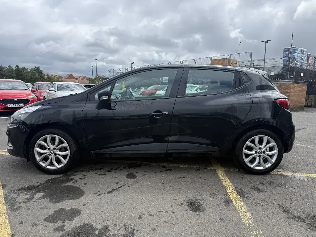 Used Renault Clio IV Play 75 HP (55 kW) 2017 Black Hatchback
