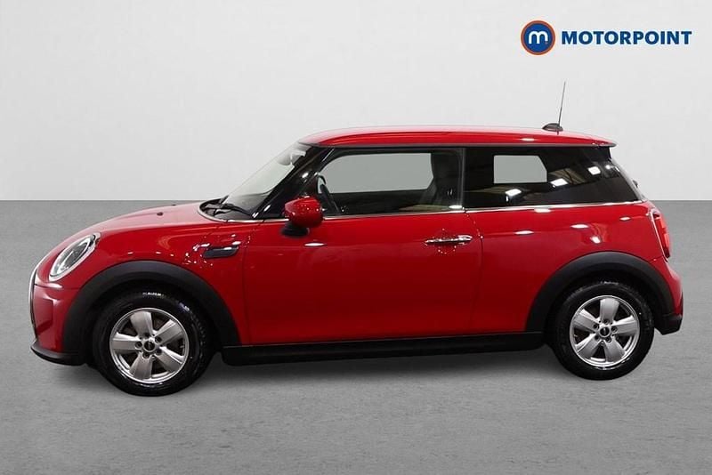 Used Mini ONE Classic 102 HP (75 kW) 2022 Red Hatchback