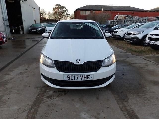 Used Skoda Fabia 75 HP (55 kW) 2017 White Estate