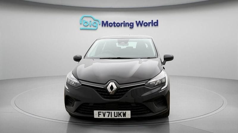 Used Renault Clio V Iconic 140 HP (102 kW) 2022 Black Hatchback