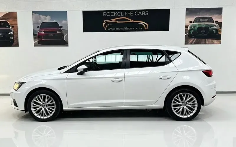 Used Seat Leon SE Dynamic 110 HP (80 kW) 2017 White Hatchback