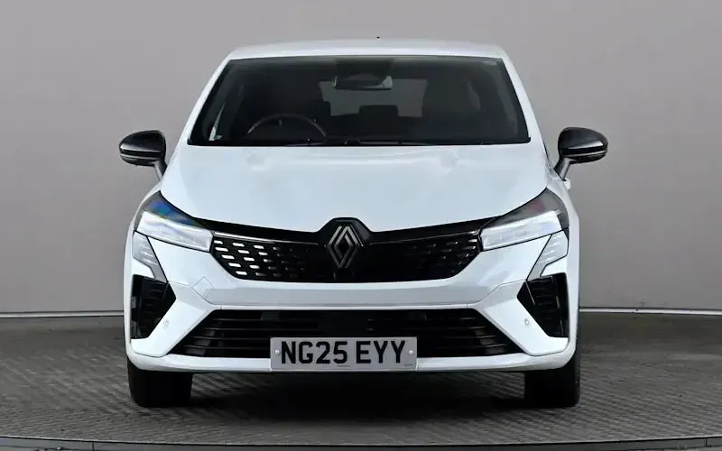 Used Renault Clio Techno 143 HP (105 kW) 2025 White Hatchback