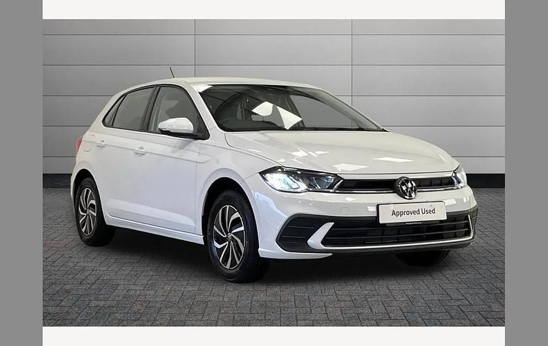 Used VW Polo Life 80 HP (58 kW) 2025 Pure white Hatchback