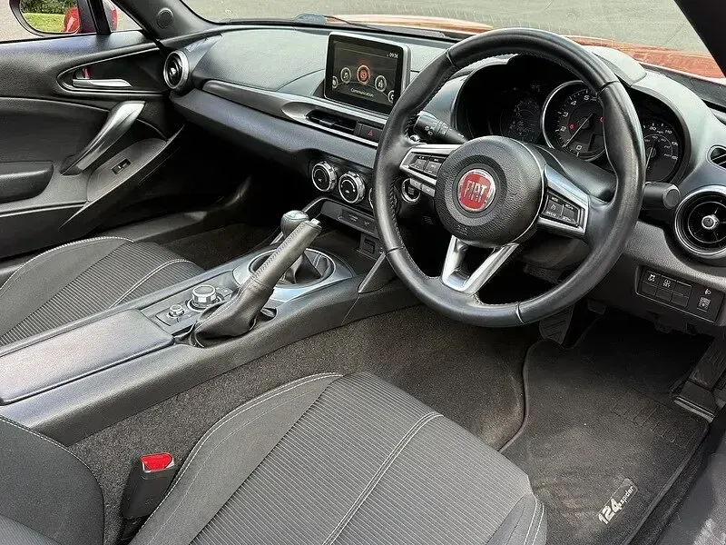 Used Fiat 124 Spider Classica 140 HP (102 kW) 2018 Red Cabriolet