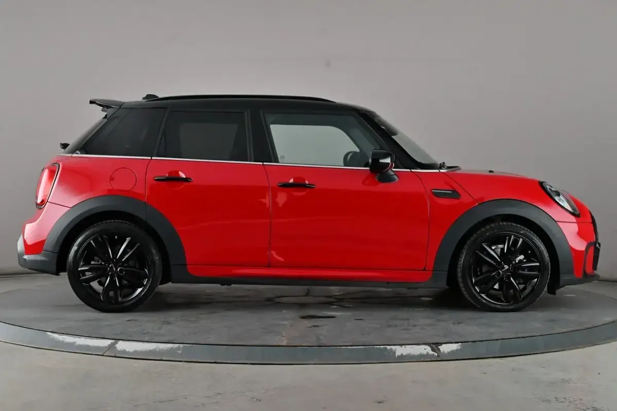 Used Mini Cooper Sport 134 HP (98 kW) 2023 Red Hatchback