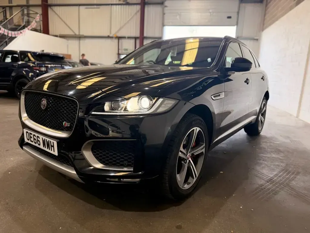 Used Jaguar F-Pace S 300 HP (220 kW) 2016 Black SUV
