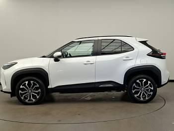 Used Toyota Yaris Hybrid Design 116 HP (85 kW) 2023 White Estate