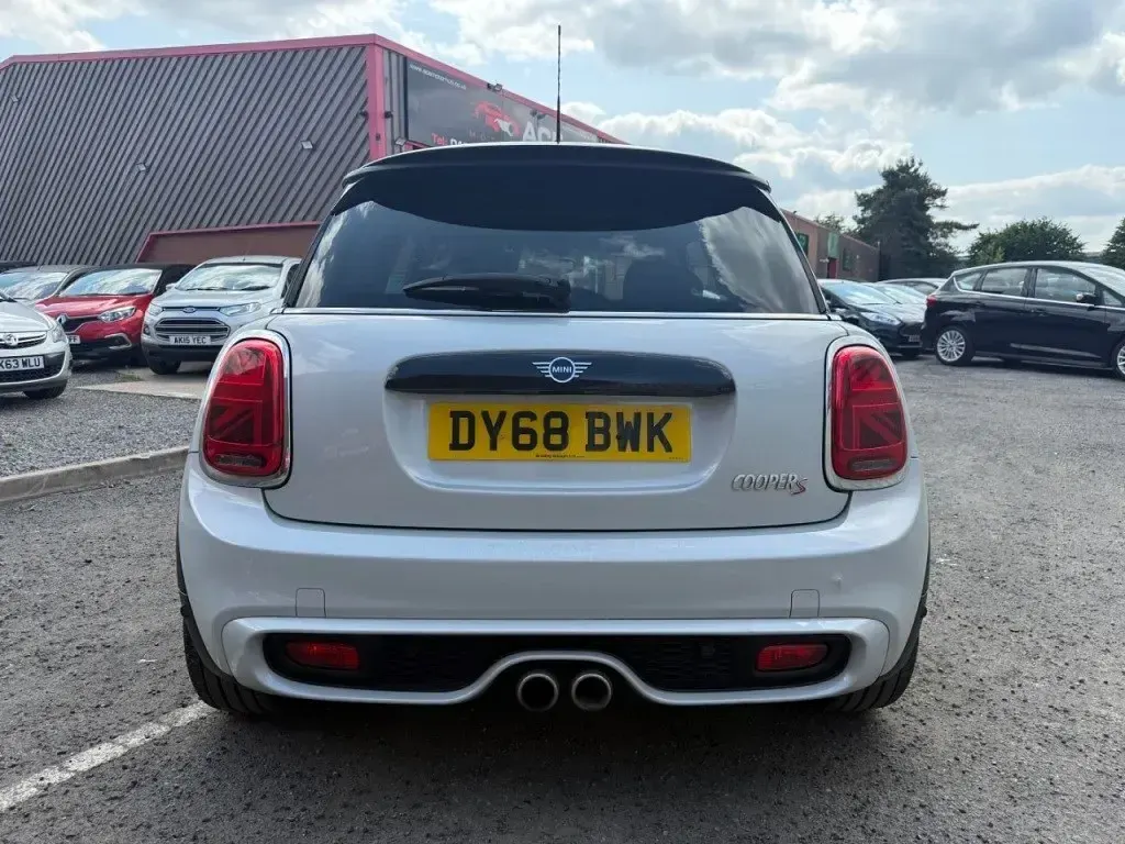 Usado Mini Cooper S Hatch 2018 Prateado Citadino