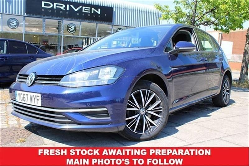Blue Used 2017 VW Golf VII SE Hatchback | £9,890 (Fair price) - Image 1/4