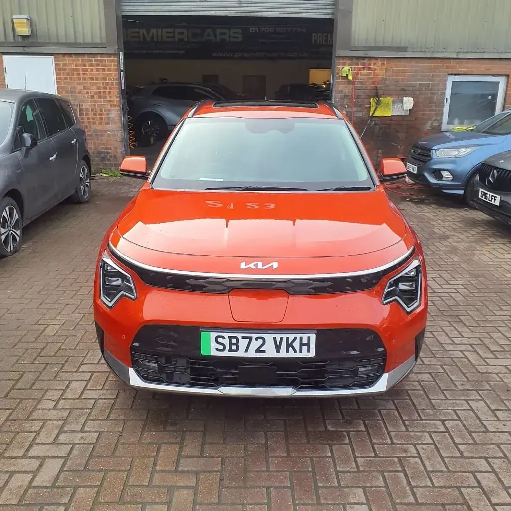 Used Kia Niro 147 kW (201 HP) 2023 Orange SUV