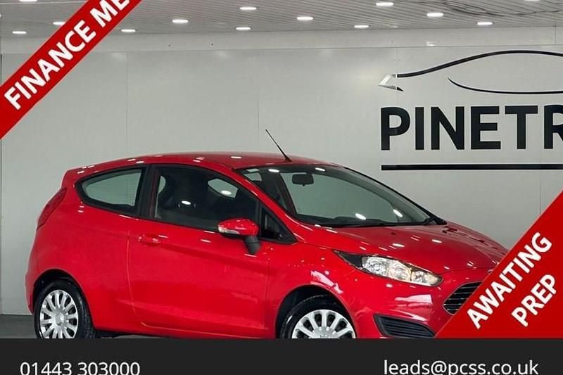Used Ford Fiesta Style 82 HP (60 kW) 2014 Red Hatchback