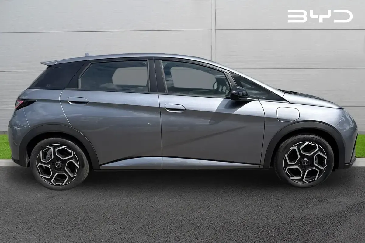 Nuevo BYD Dolphin Boost 130 kW (177 CV) 2026 Gris Utilitario