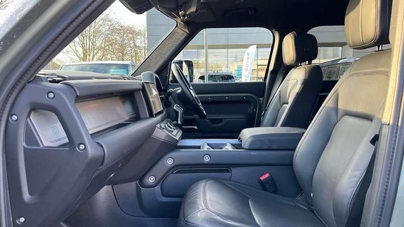 Używany Land Rover Defender 300 KM (220 kW) 2024 Zielony SUV
