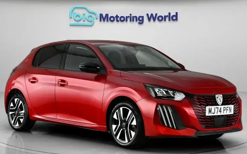 Used Peugeot 208 Allure 101 HP (74 kW) 2024 Hatchback