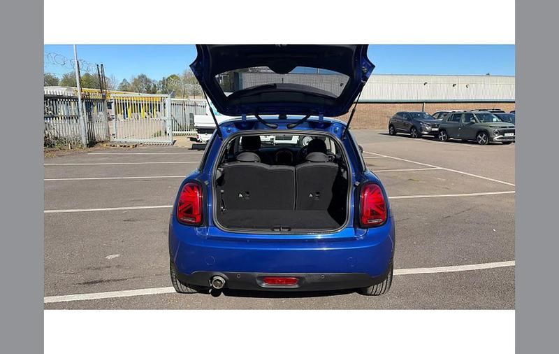 Usado Mini Cooper Classic 136 HP (100 kW) 2018 Azul Citadino