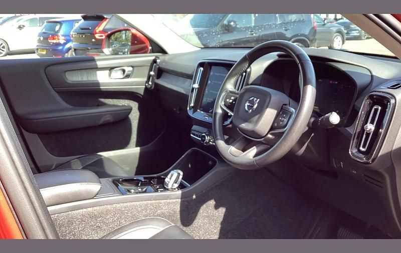 Used Volvo XC40 Inscription 161 HP (118 kW) 2020 Red SUV