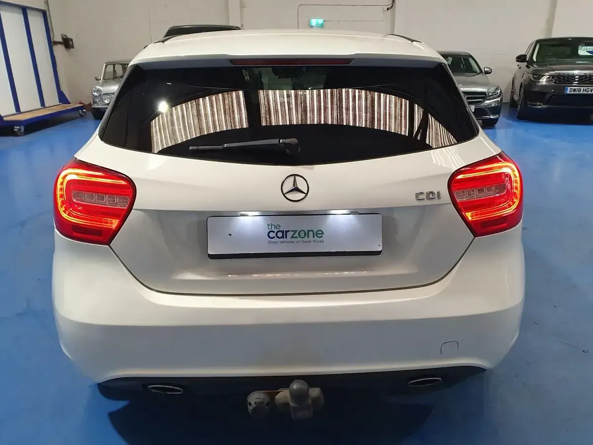 Used Mercedes A180 109 HP (80 kW) 2014 White Hatchback