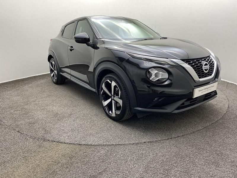 Pearl black Used 2022 Nissan Juke Tekna SUV | £14,990 (A bit pricey) - Image 1/4