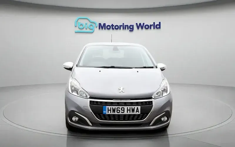 Second-hand Peugeot 208 Signature Sky 82 CP (60 kW) 2019 Gri Hatchback