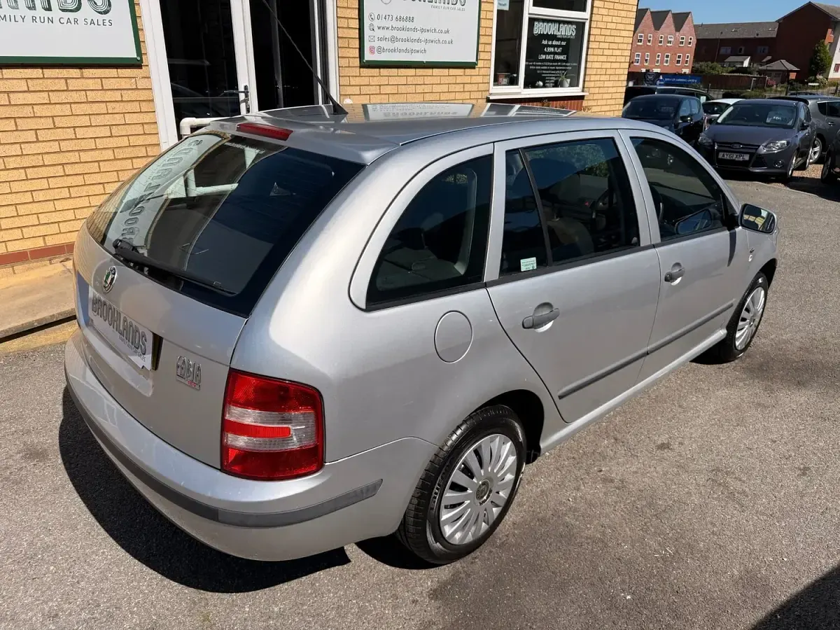 Used Skoda Fabia Comfort 75 HP (55 kW) 2005 Diamond silver Estate