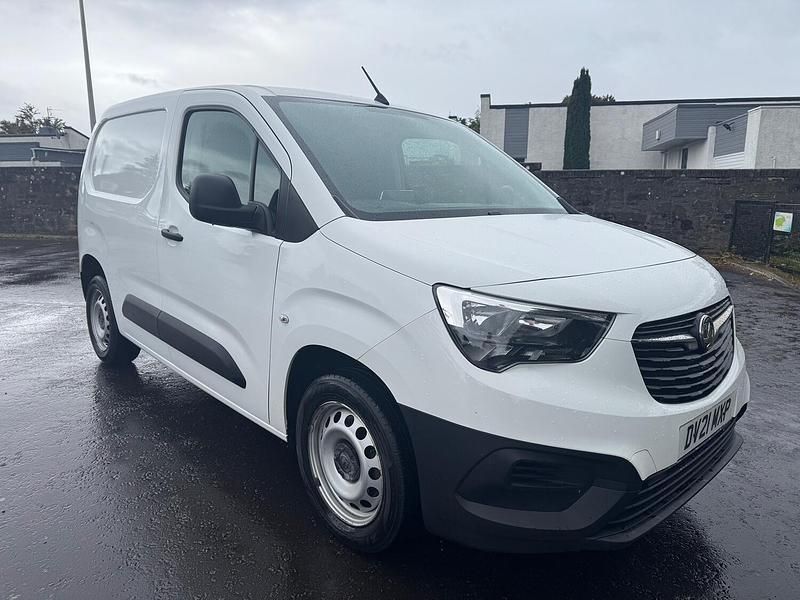 Used Vauxhall Combo 100 HP (73 kW) 2021 White MPV