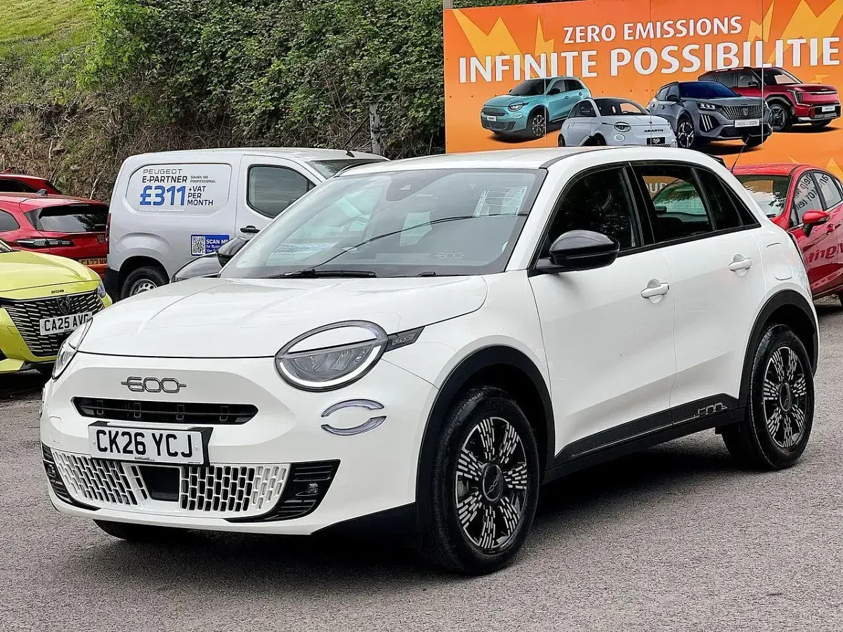 Nowe Fiat 600 S 99 KM (72 kW) 2026 Biały SUV
