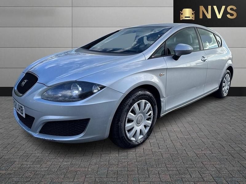 Used Seat Leon Ecomotive 105 HP (77 kW) 2012 Silver Hatchback