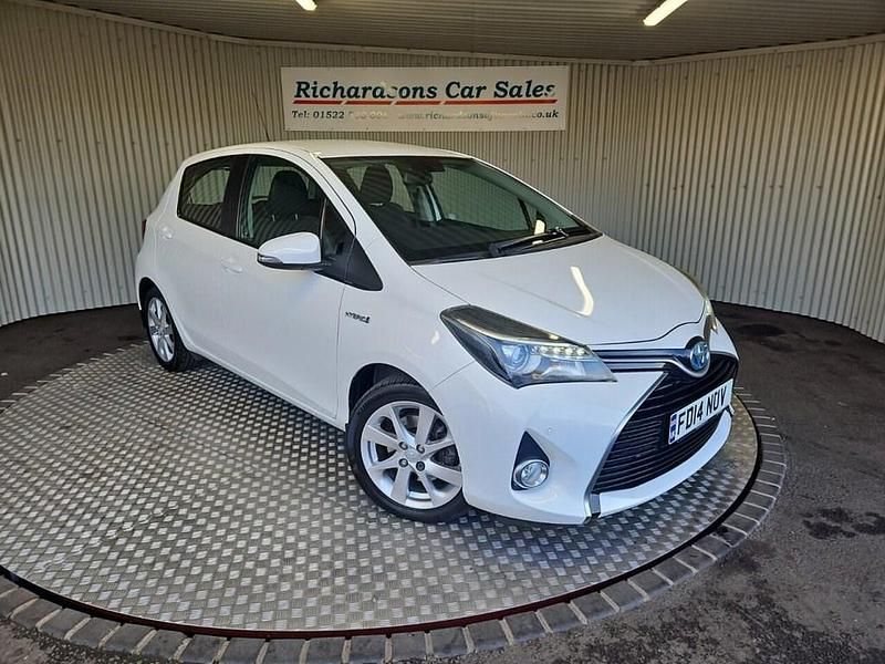 White Used 2014 Toyota Yaris Hybrid Hatchback | £9,500 (A bit pricey) - Image 1/4