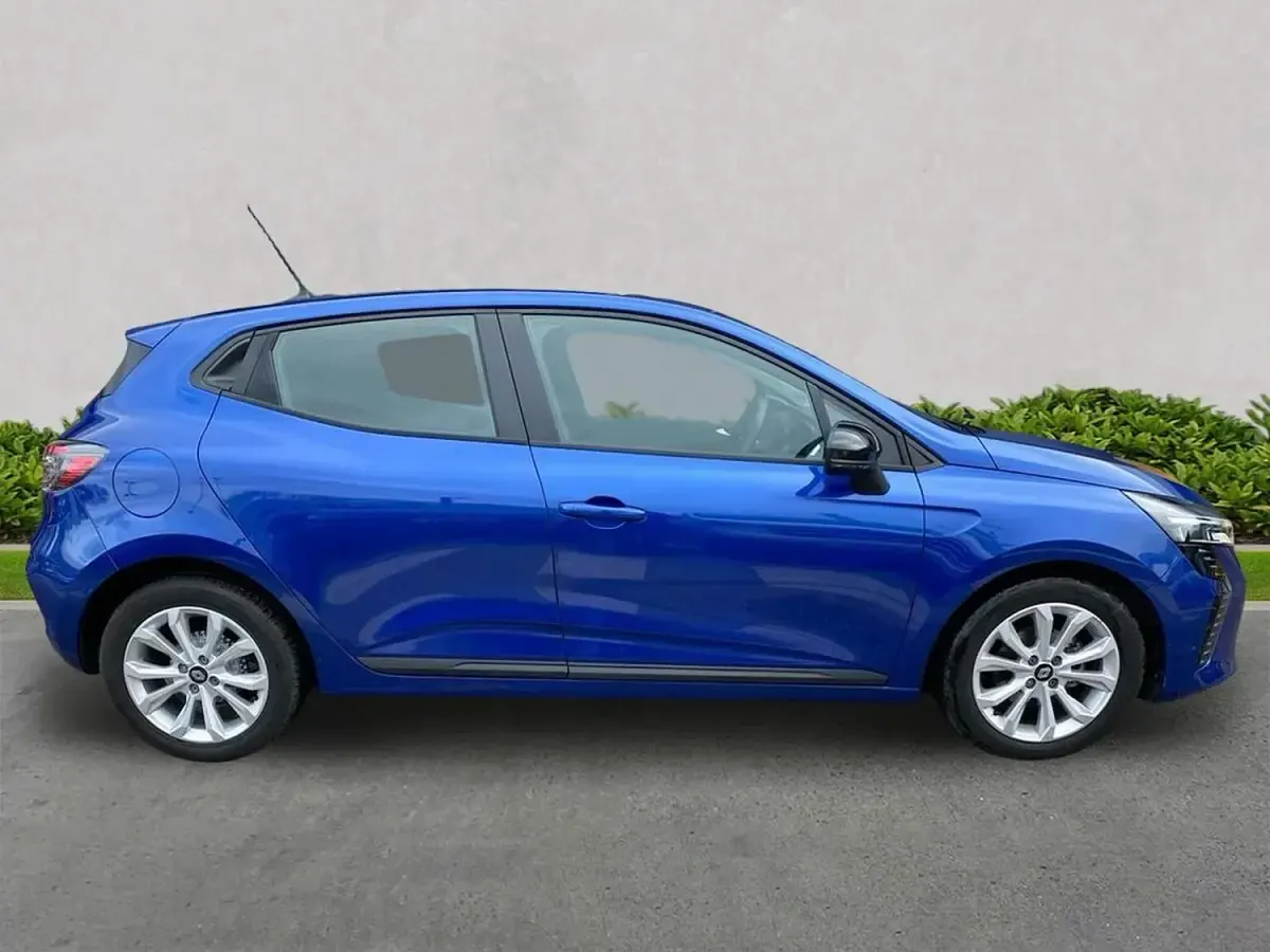 Używany Renault Clio V Evolution 90 KM (66 kW) 2024 Niebieski Hatchback