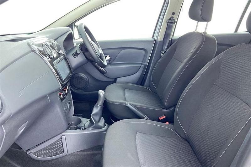 Used Dacia Logan Lauréate 90 HP (66 kW) 2018 White Estate