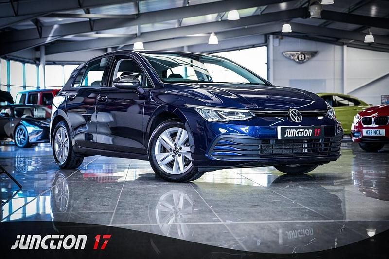 Used VW Golf VII Life 150 HP (110 kW) 2021 Blue Hatchback