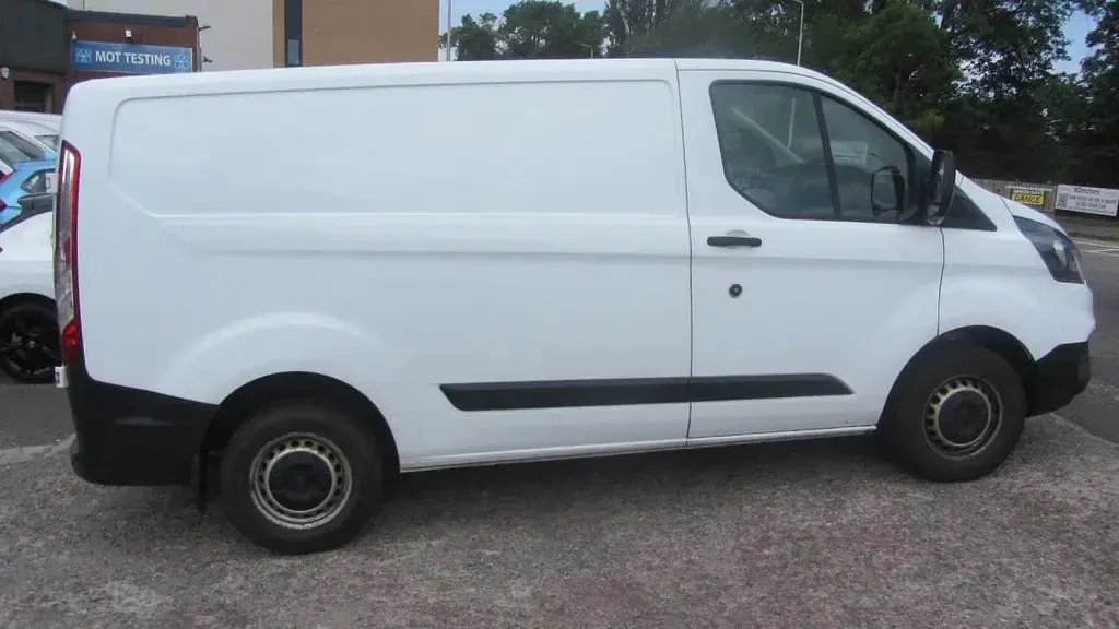 Used Ford Transit Custom 105 HP (77 kW) 2021 White Van