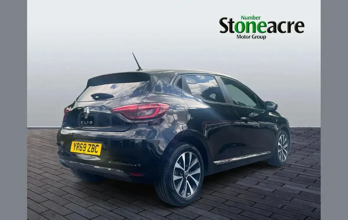 Used Renault Clio Iconic 99 HP (72 kW) 2019 Black Hatchback