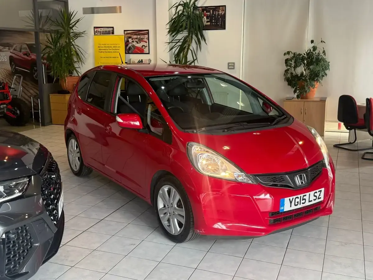 Used Honda Jazz ES 99 HP (72 kW) 2015 Red Hatchback
