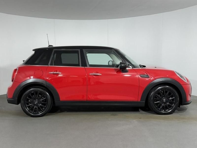 Używany Mini Cooper Classic 134 KM (98 kW) 2023 Czerwony Hatchback