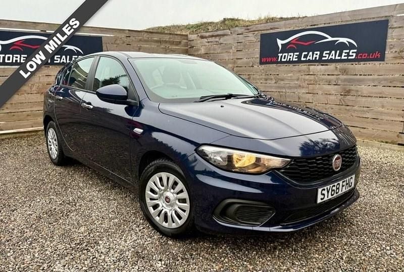 Used Fiat Tipo Easy 95 HP (69 kW) 2018 Blue Hatchback