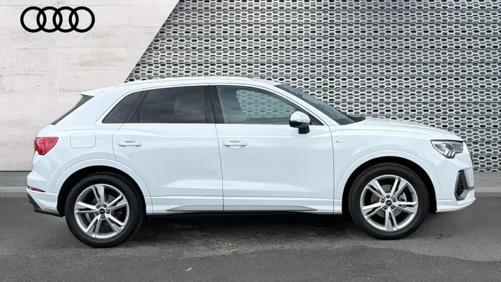 Used Audi Q3 S-Line 150 HP (110 kW) 2025 White SUV