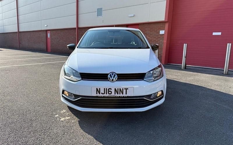 Used VW Polo Design 90 HP (66 kW) 2015 Hatchback