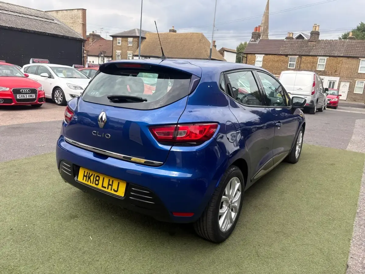 Used Renault Clio Dynamique 75 HP (55 kW) 2018 Blue Hatchback