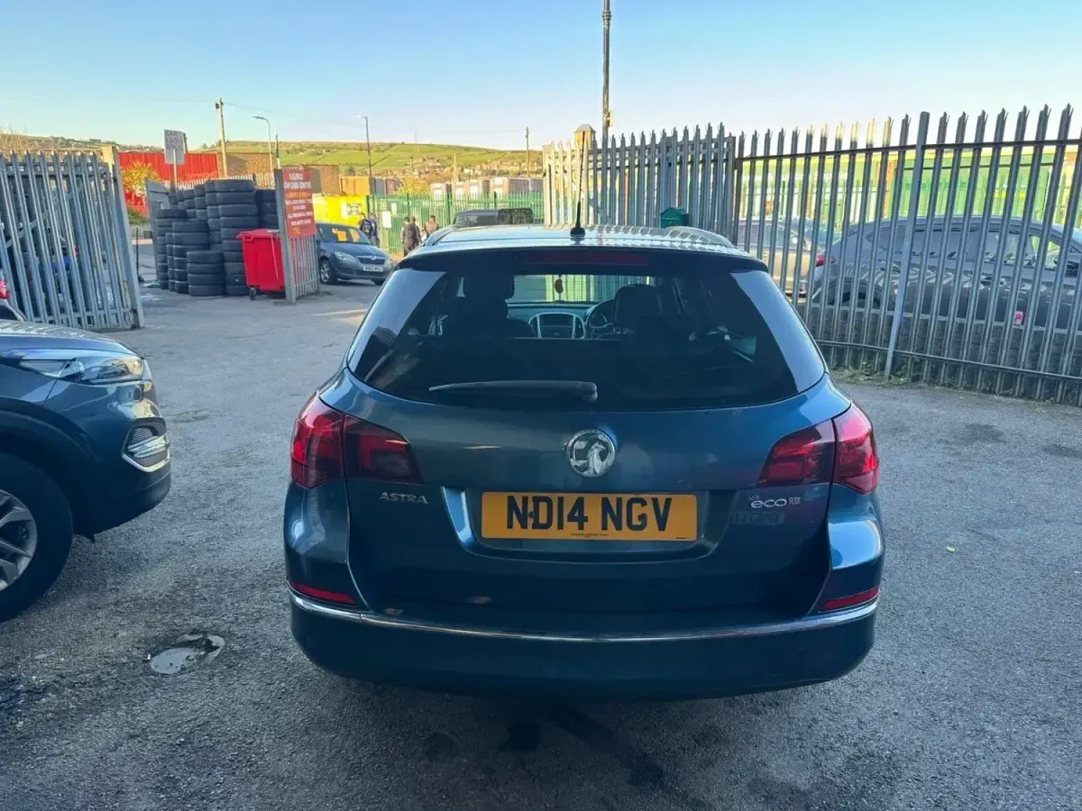 Second-hand Vauxhall Astra SRi 136 CP (100 kW) 2014 Albastru Break