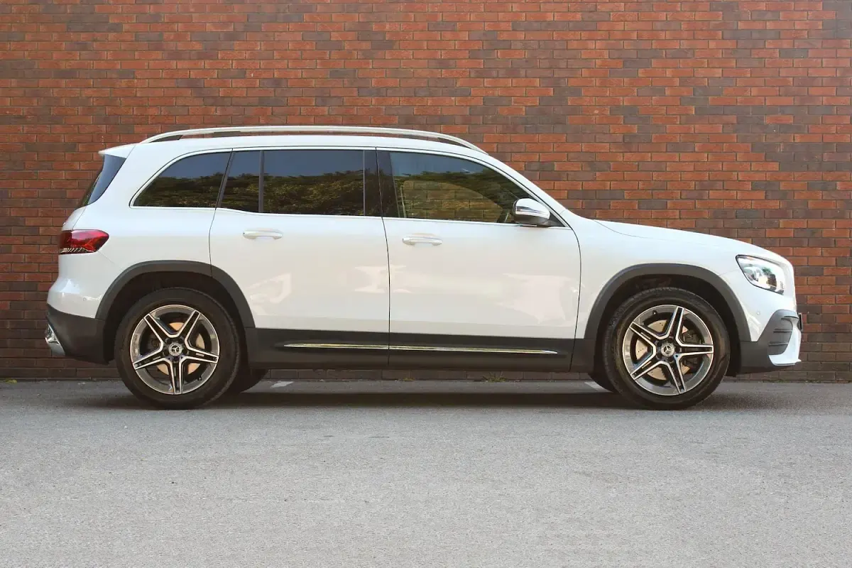 Used Mercedes GLB220 AMG Line Premium 190 HP (139 kW) 2021 White SUV