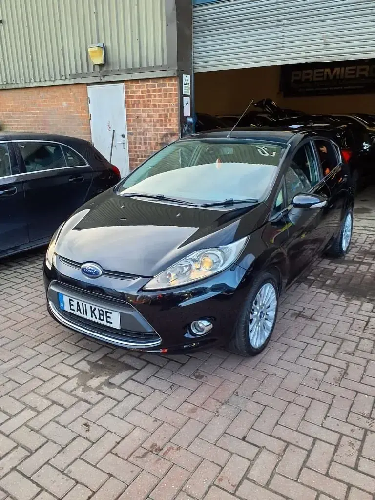 Używany Ford Fiesta Titanium 94 KM (69 kW) 2011 Czarny Hatchback