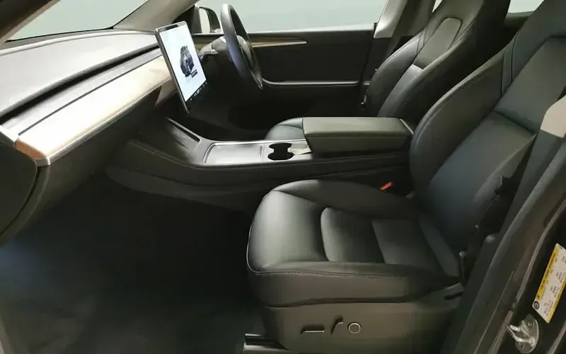 Used Tesla Model Y Long Range AWD 286 kW (389 HP) 2025 SUV
