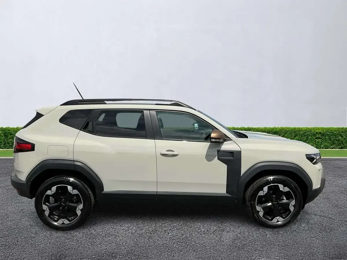 Used Dacia Duster Extreme 130 HP (95 kW) 2025 Cream Hatchback