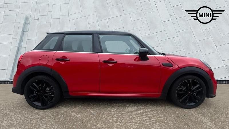 Used Mini Cooper Hatch 134 HP (98 kW) 2021 Red Hatchback