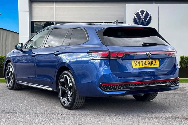 Used VW Passat R-line 204 HP (150 kW) 2024 Blue Estate