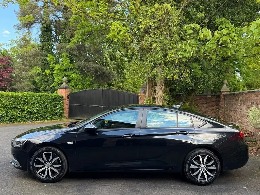 Used Vauxhall Insignia Design Edition 165 HP (121 kW) 2017 Black Hatchback