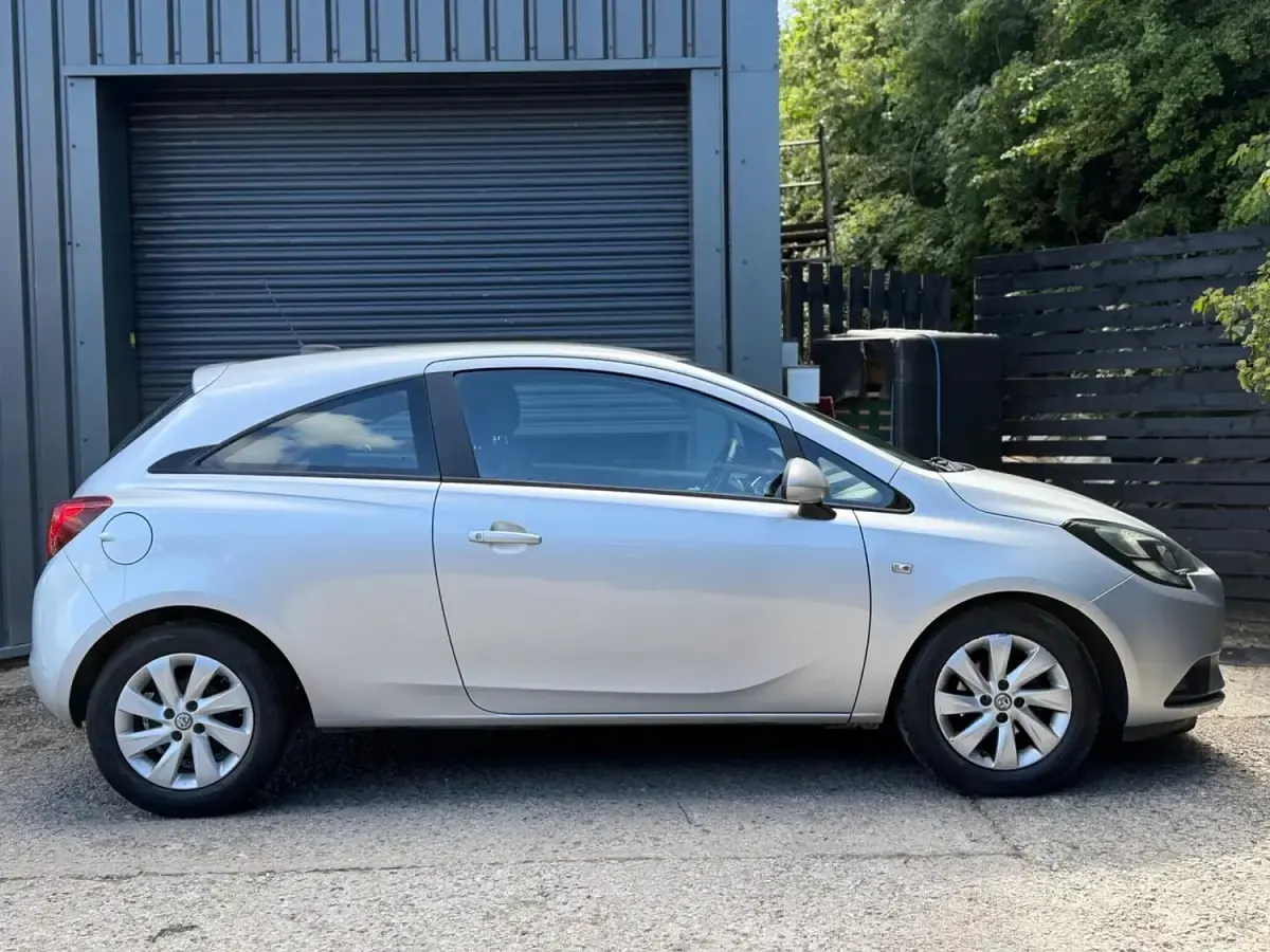 Used Vauxhall Corsa Design Edition 75 HP (55 kW) 2017 Silver Hatchback
