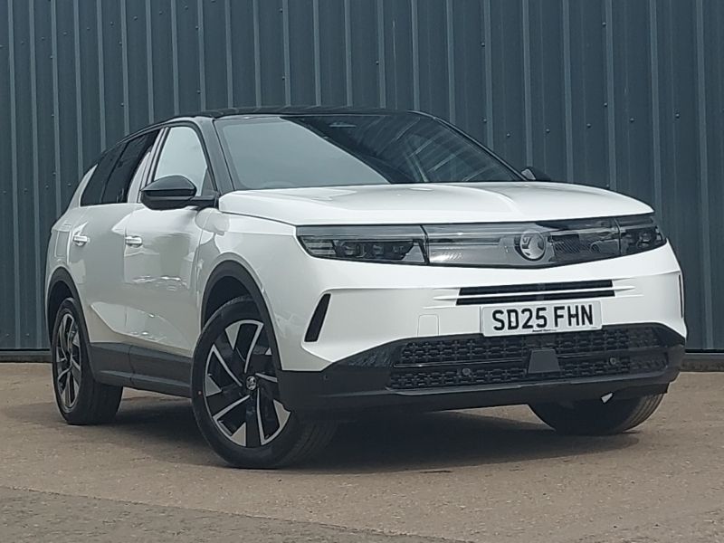 Brilliant paint arctic white New 2025 Vauxhall Grandland X Ultimate SUV | £31,998 (Fair price) - Image 1/4